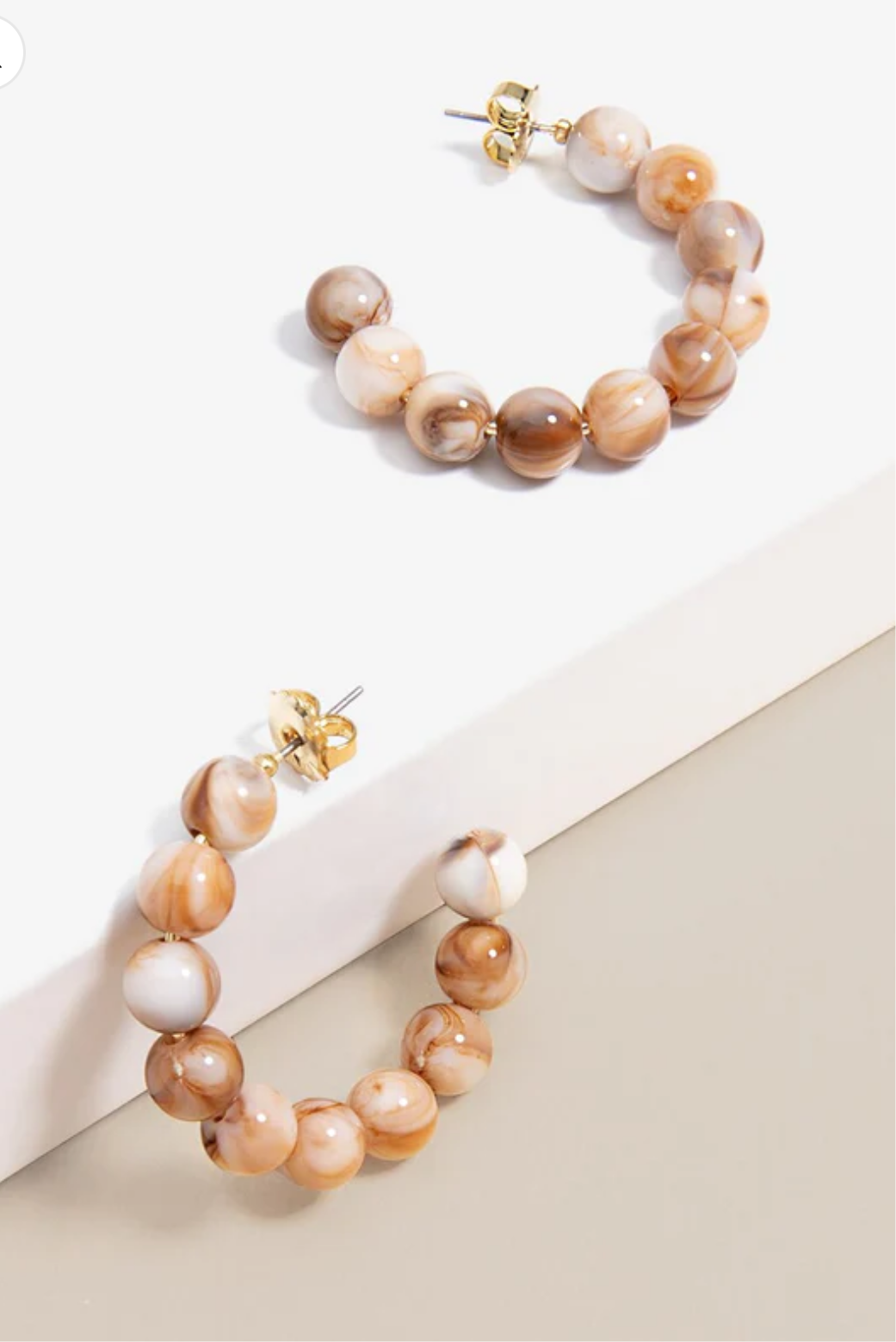 Marbled beaded hoop earring beige