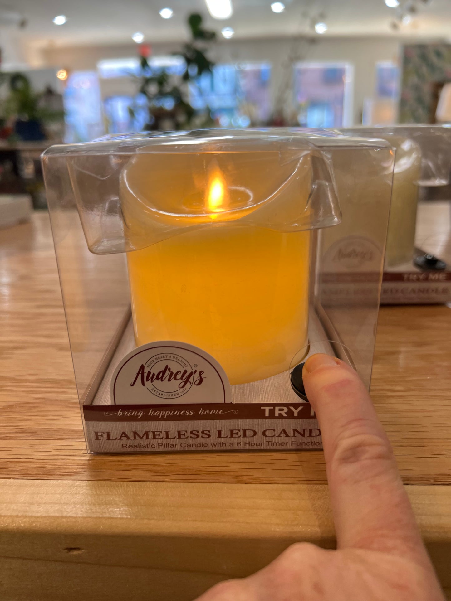 Flameless LED candle