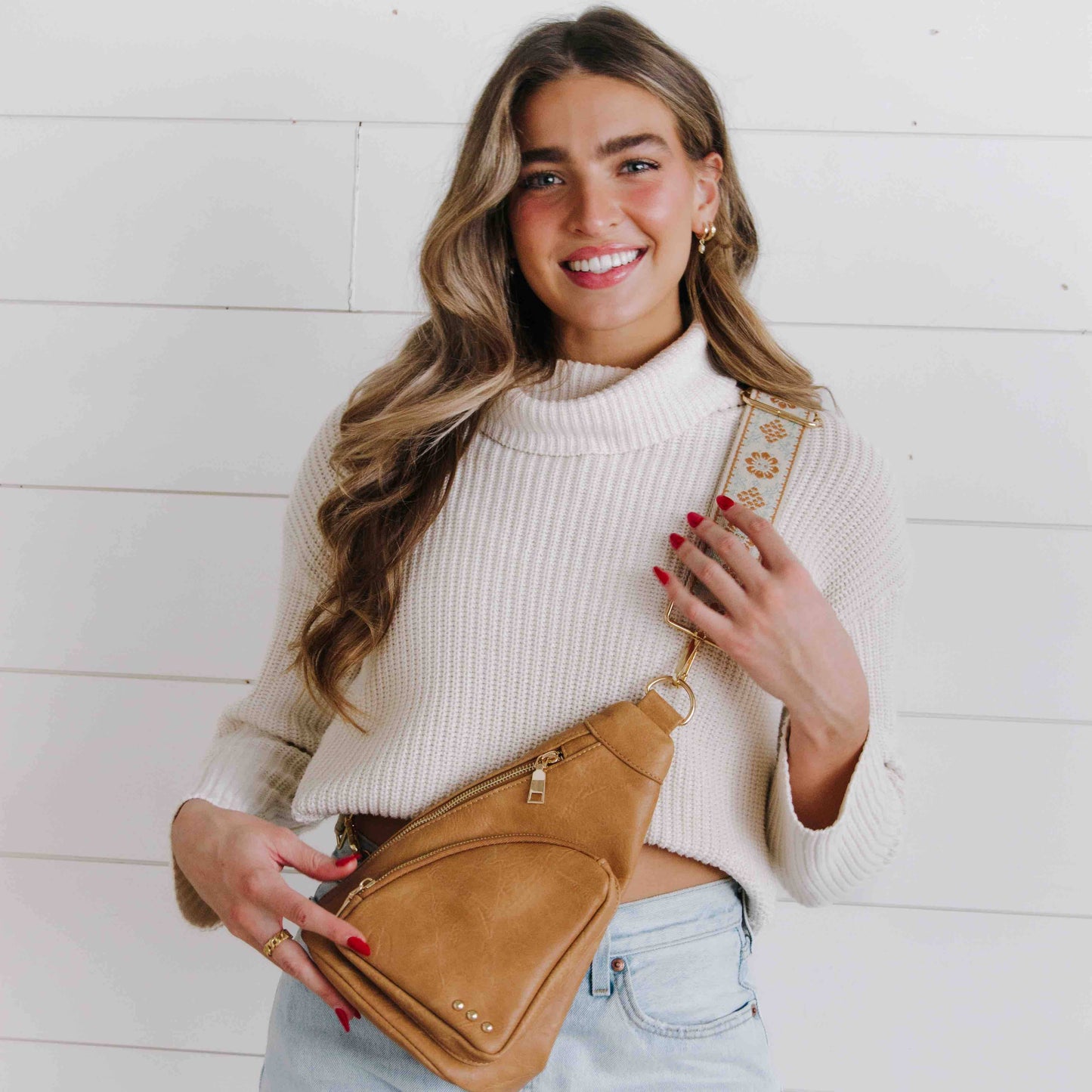 Austin Sling Bag: Cream