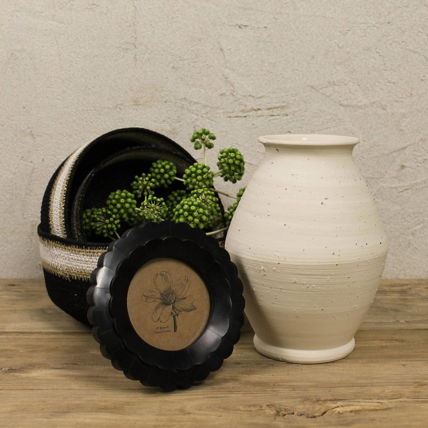 Petal Round Frame, Black Resin - 4 inch