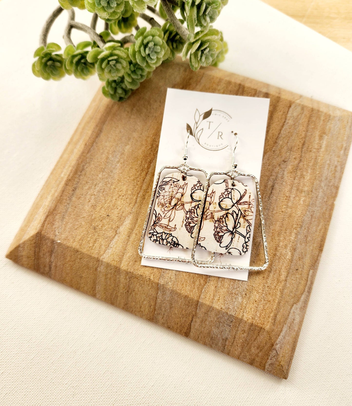 Chloe|  Black & White collection, leather and gold statement: Striped / Gold Plated