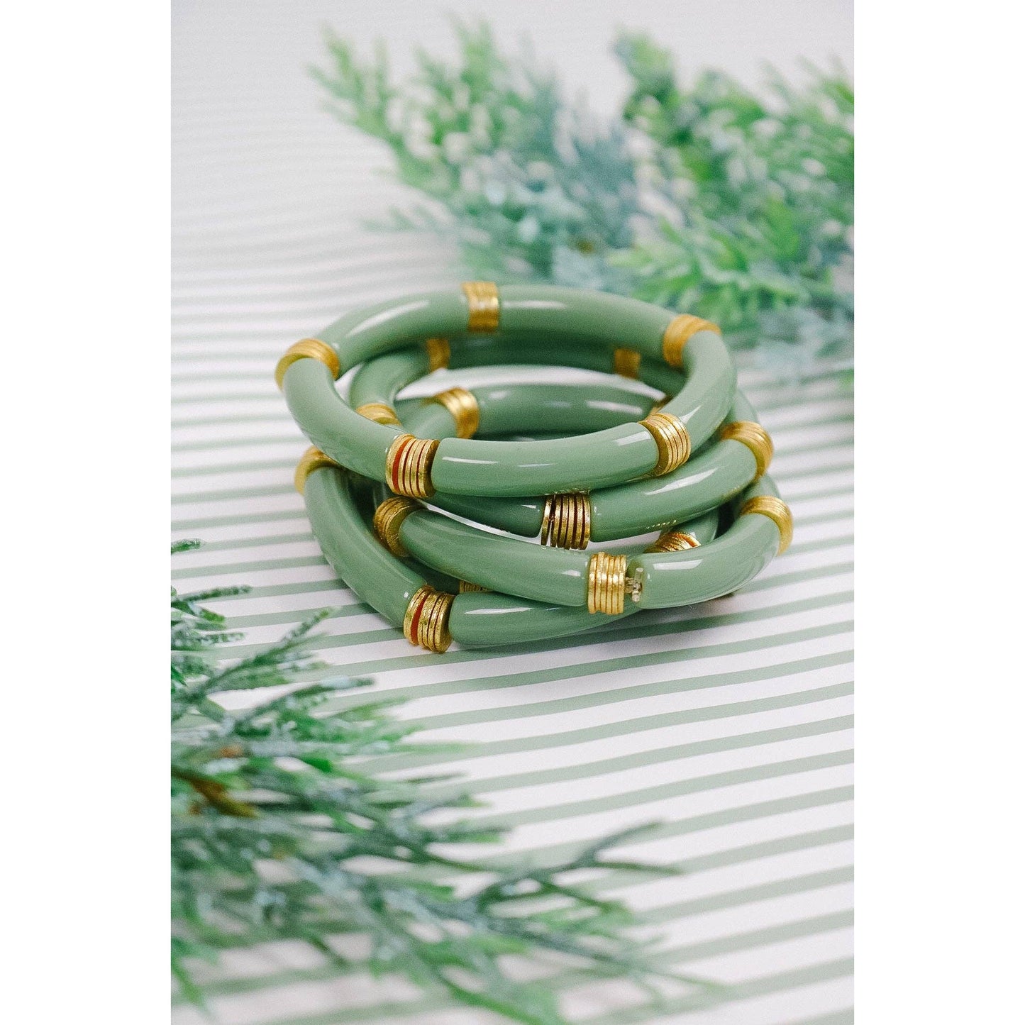 Acrylic Bamboo Stretch Bracelet: Digital Lavender