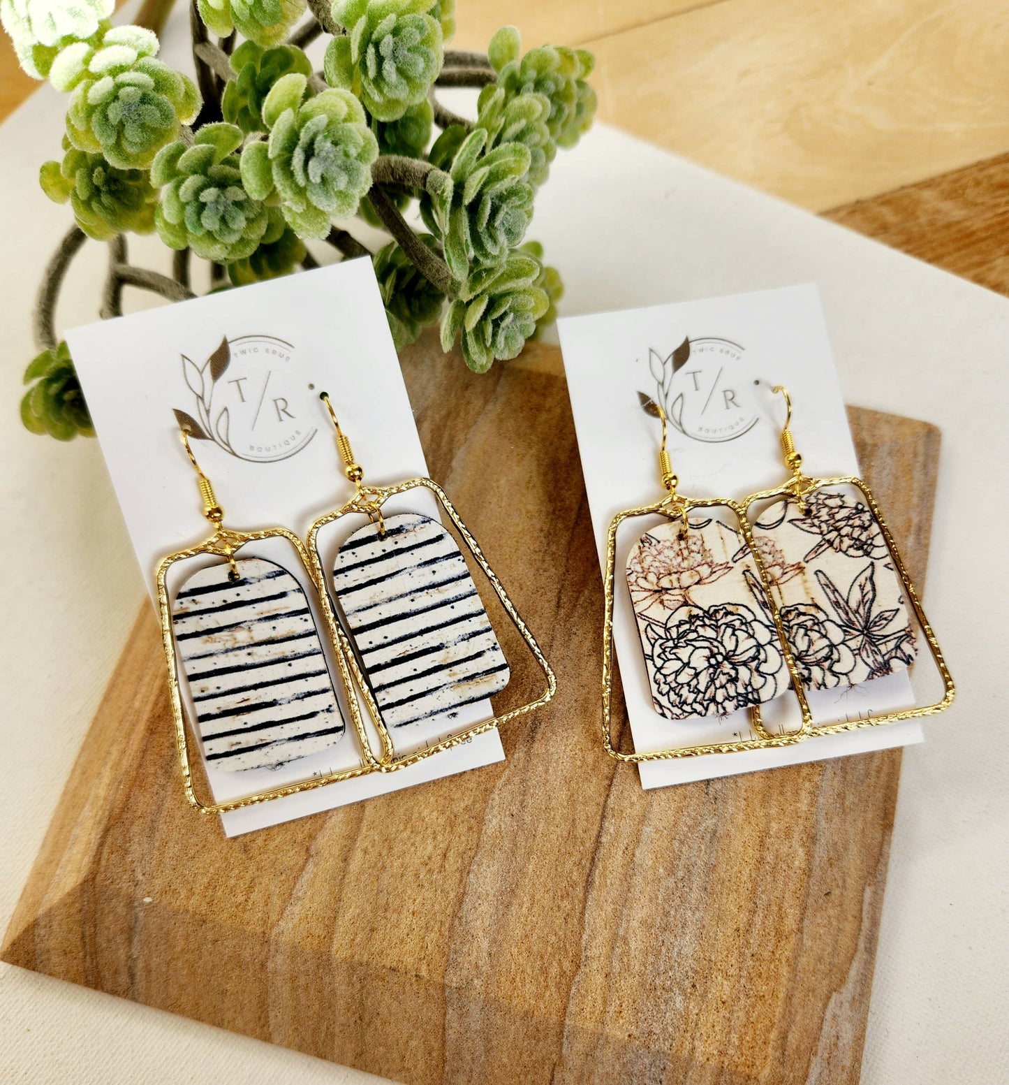 Chloe|  Black & White collection, leather and gold statement: Striped / Gold Plated