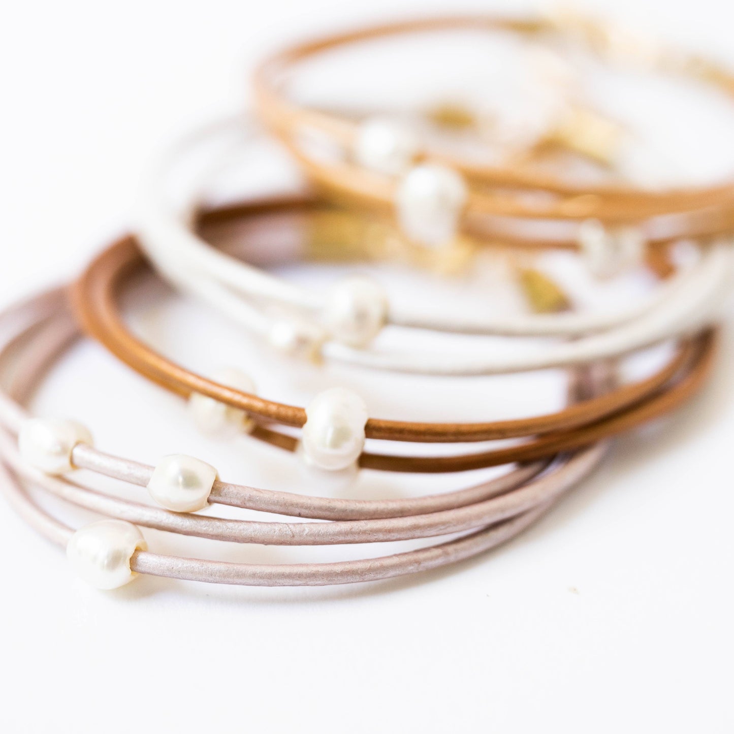 Pearl and leather adjustable shimmer bracelet: Pale blush