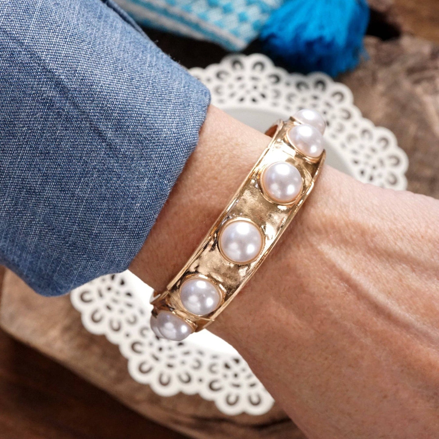 Eternity Statement Bangle Gold Tone Red Blue Brown Green Black Pearl: Red