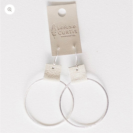 Leslie Curtis Laura- Medium Silver Hoop, Leather Sand