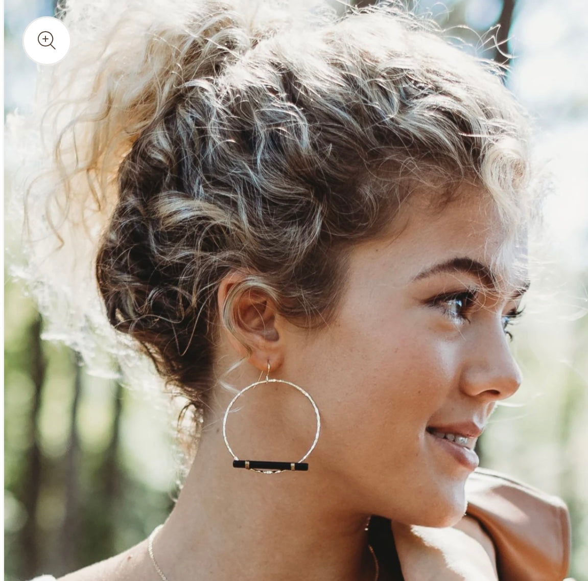 Leslie Curtis Jaycee-Hammered Gold Hoop Black Bar