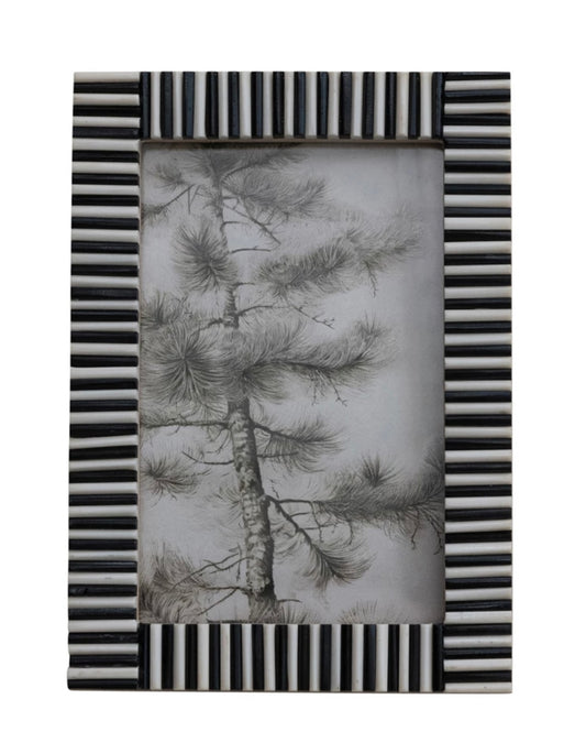 Ribbed Black & White Photo Frame