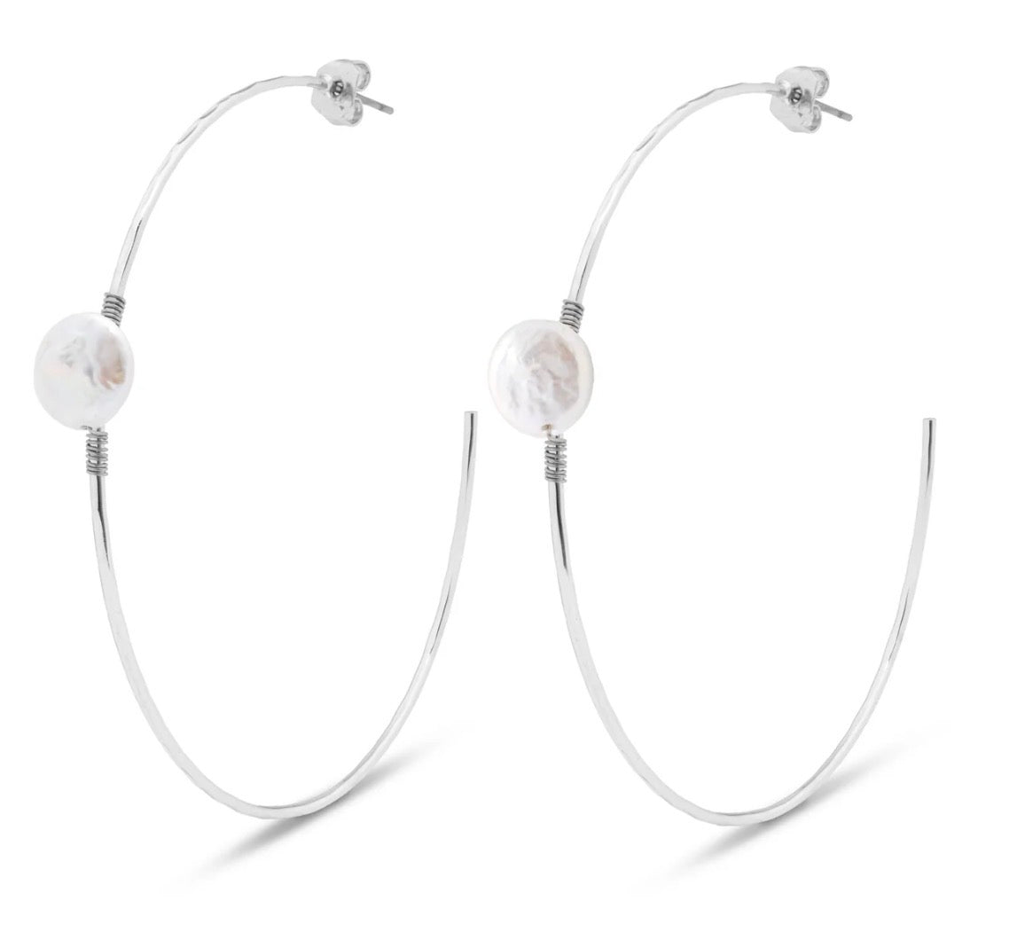 Leslie Curtis Louise Silver Hammered Hoop with Small Coin Pearl