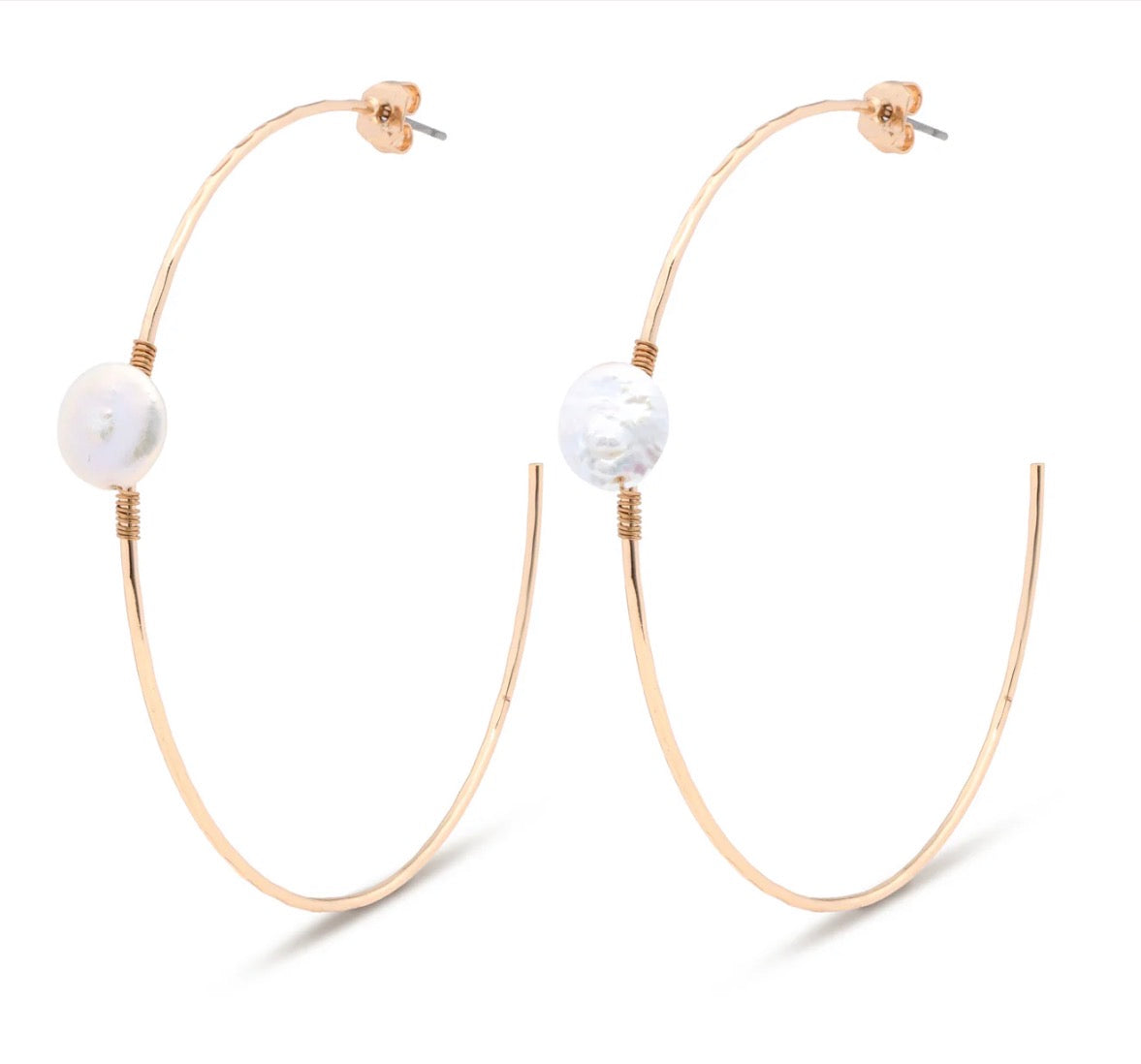 Leslie Curtis Louise Gold Hammered Hoop with Small Coin Pearl