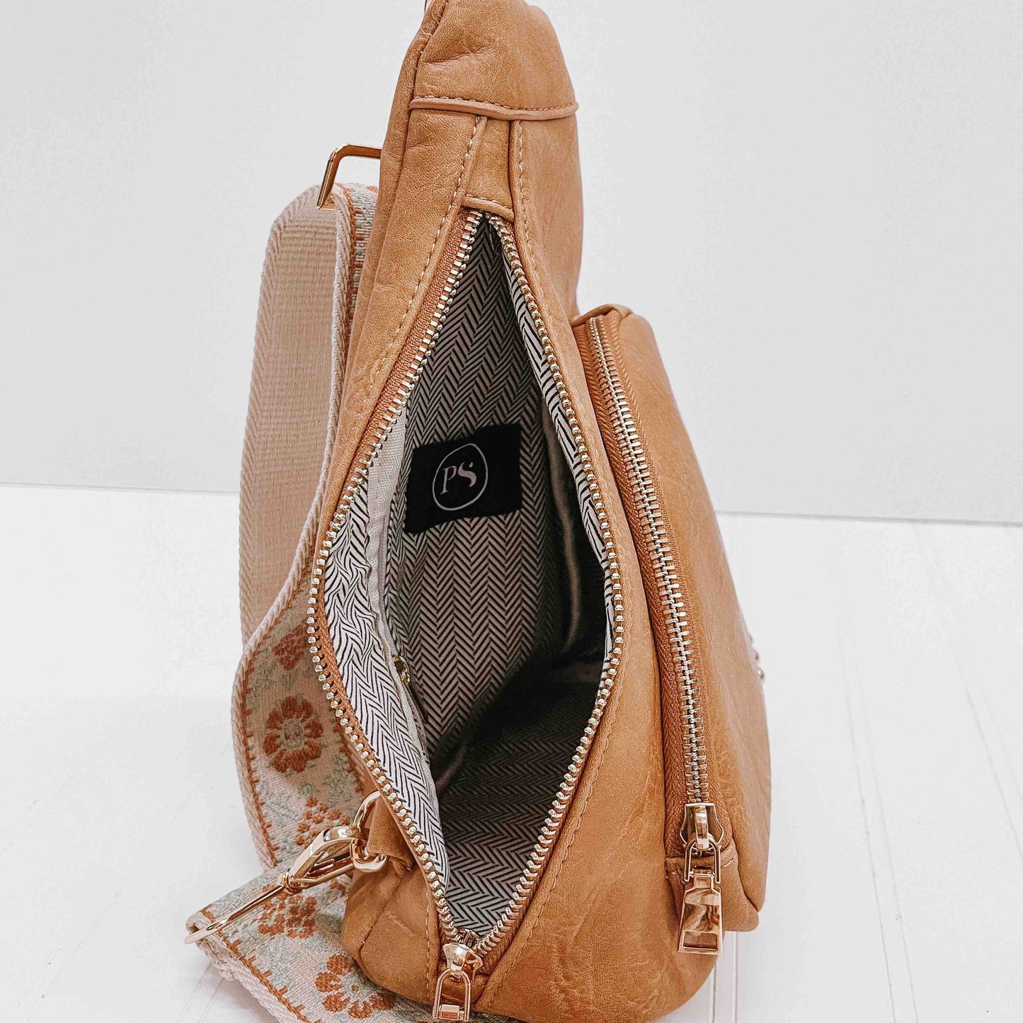 Austin Sling Bag: Cream