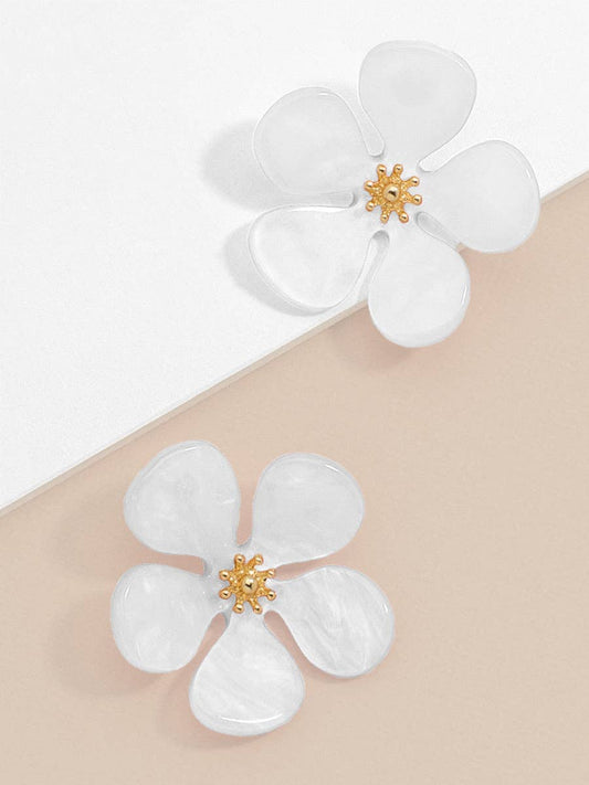 Glistening Resin Flower Stud Earring: WHT