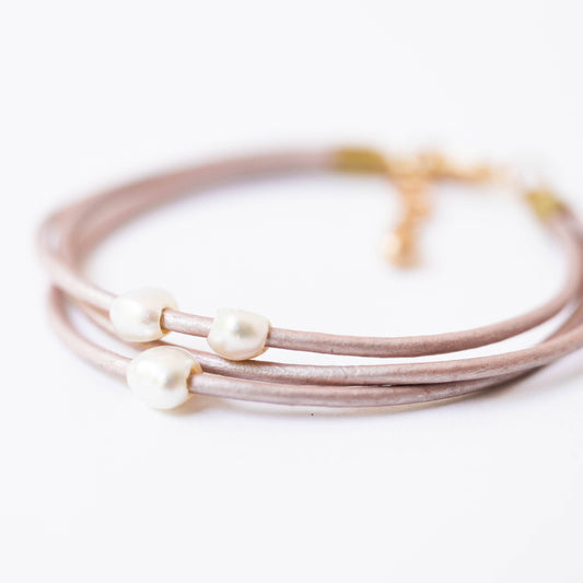 Pearl and leather adjustable shimmer bracelet: Pale blush